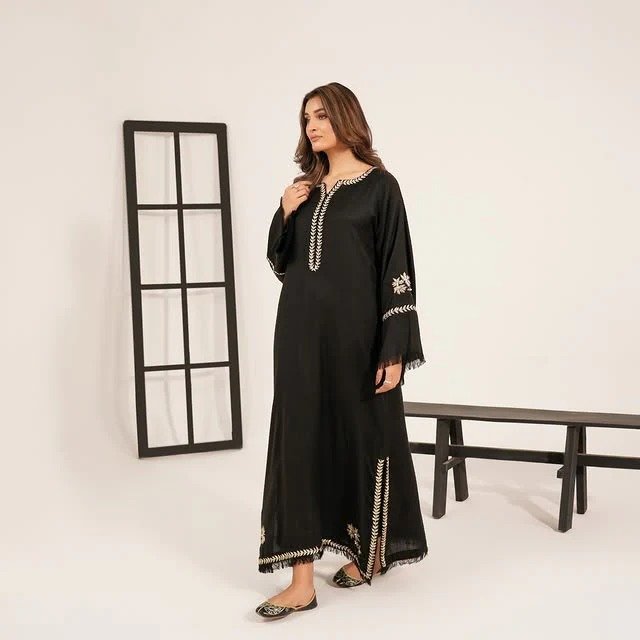 Black 🖤 3-piece Stitched outfit